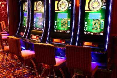 vein mobile app interface showing slot games and live dealer options on Android device